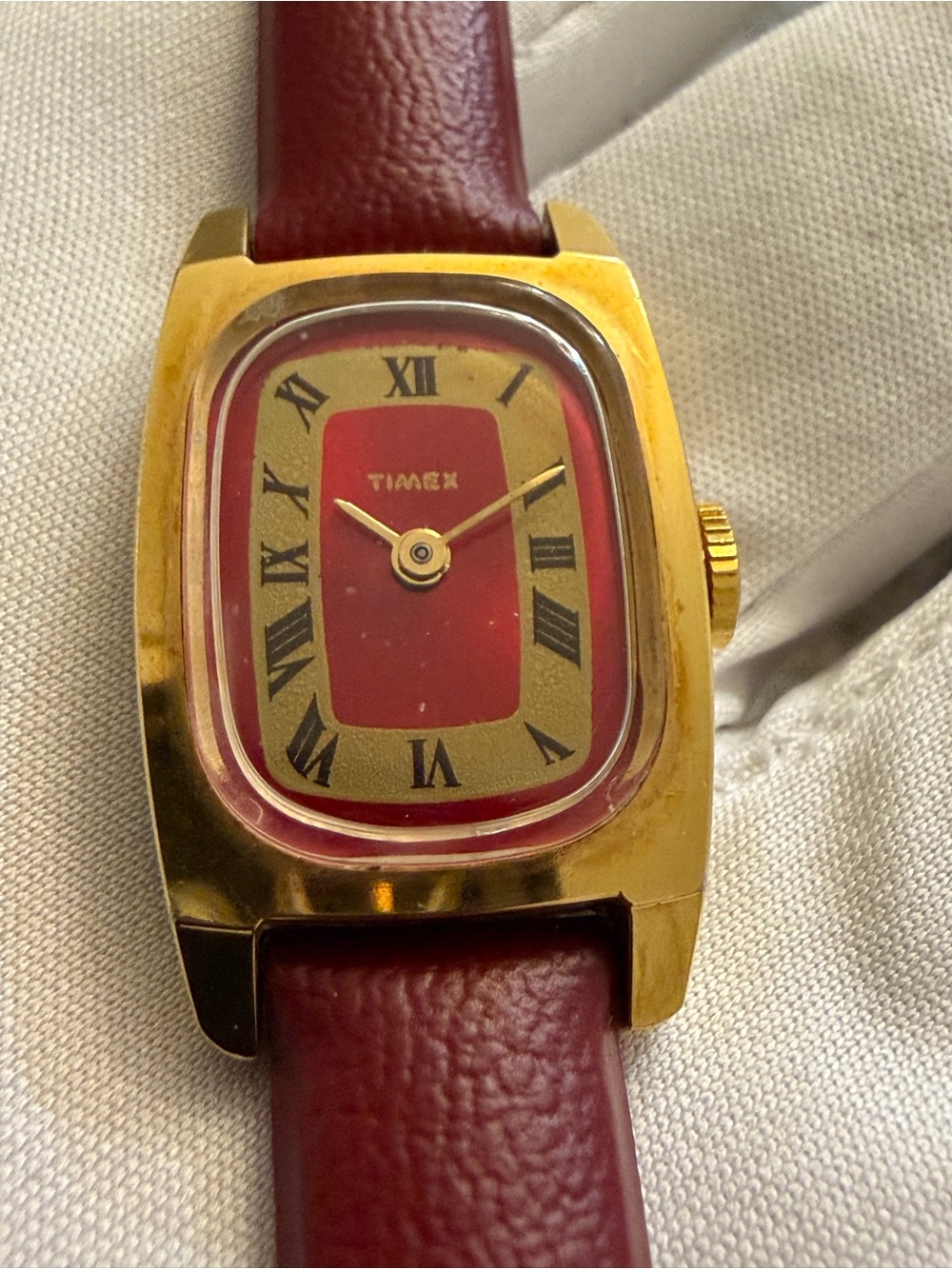 Vintage Timex Ladies Manual Wind Watch - Gold Tone Case - Red Dial 19mm x 30mm - Picture 6 of 13